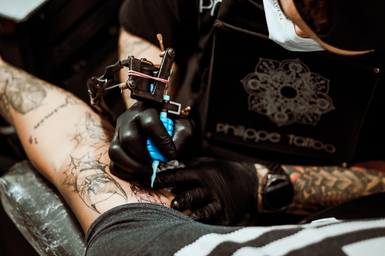 Tatuaż – jak przebiega proces gojenia?